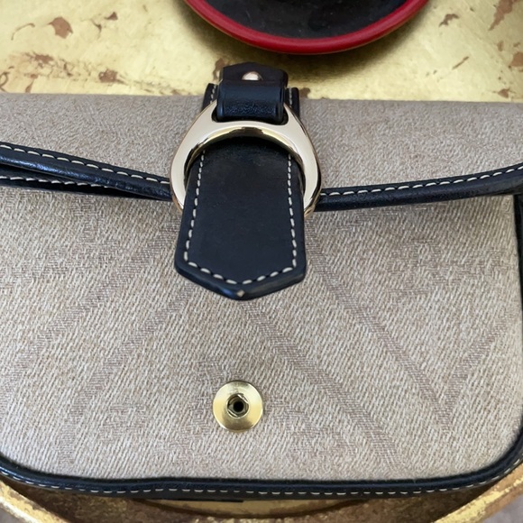 Dooney and Bourke Wristlet - Picture 4 of 8